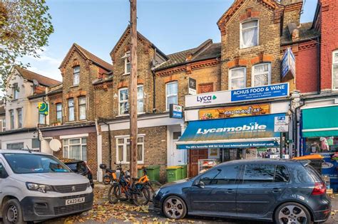 Katherine Road East Ham London E6 4 Bed Flat £400000