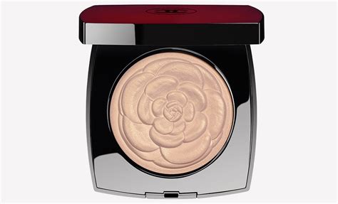 Новогодняя коллекция макияжа Chanel: мерцающие пудра, тени и румяна ...