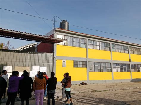 Toluca Padres exigen destitución del director en primaria de San Pedro