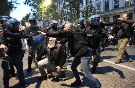 Manifestazione Fascista La Procura Di Milano Indaga Sul Corteo Dell