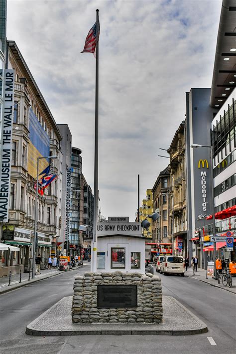 Checkpoint Charlie Berlin Allemagne Nicolas Bicorne Flickr