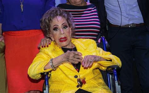 Silvia Pinal sale del hospital tras 10 días internada por influenza