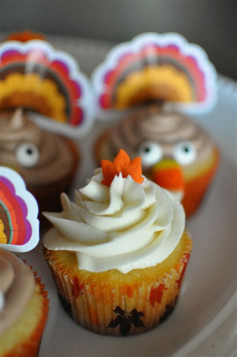 How To Bake Too Cute Thanksgiving Turkey Cupcakes Mommy In Sports