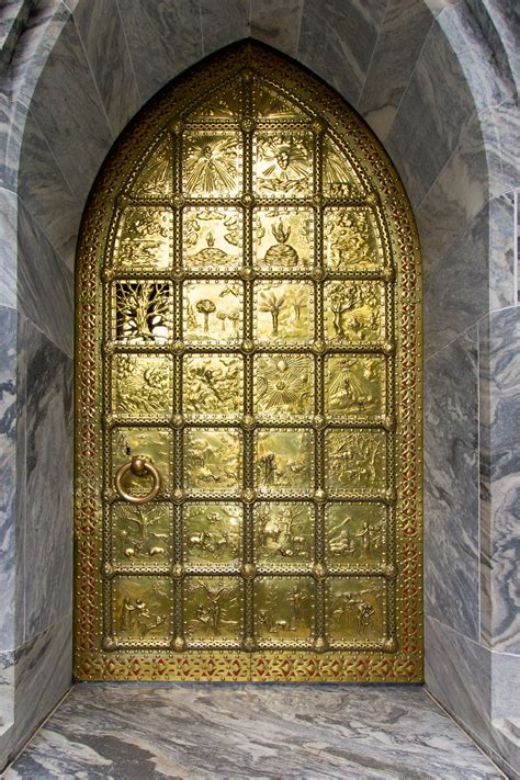 ТОП-30 красивых дверей мира. Список дизайнерских дверей