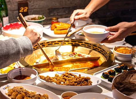Shoo Loong Kan Lautentico Hot Pot Del Sichuan RockFork