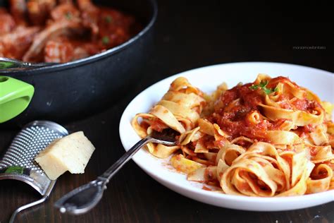 Pasta al ragù di agnello tagliatelle ragù agnello sugo di agnello