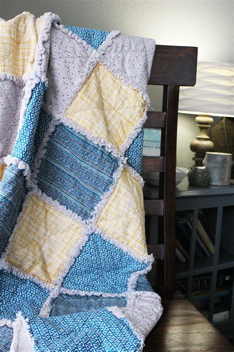 Learn How To Make Comfy Cozy Rag Quilt From Start To Finish With This