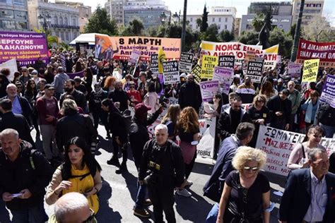 Grecia M S De Personas Se Manifiestan En Atenas Por El