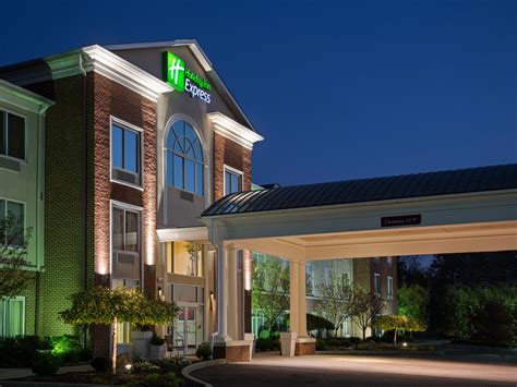 Hotel in Warren, Ohio | Holiday Inn Express & Suites Youngstown N ...