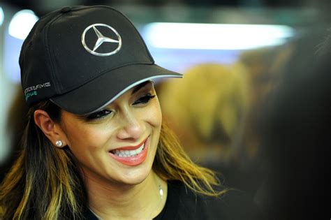 Photo Nicole Scherzinger heureuse après le titre de champion du