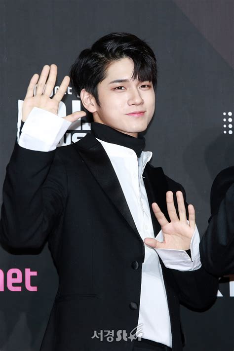 워너원 옹성우 아련하고 섹시한 봄바람 2018mama 서울경제