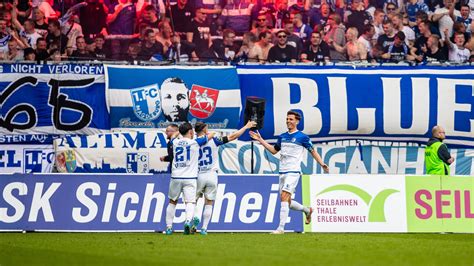 3 Liga Magdeburg macht Aufstieg gegen Zwickau perfekt 1860 München