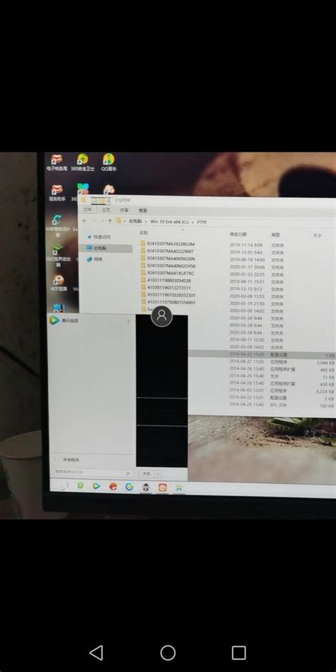 Win10桌面两边有黑框 Win10桌面两边有黑框显示不全怎么办 电脑知识学习网