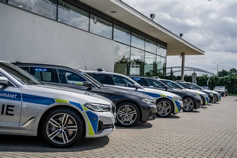 Polis Czech Republic Guna Khidmat Bmw I Xdrive Touring Untuk Kejar