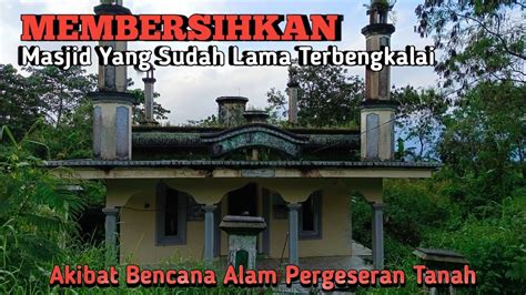 Membersihkan Masjid Yang Sudah Lama Terbengkalai Akibat Bencana Alam