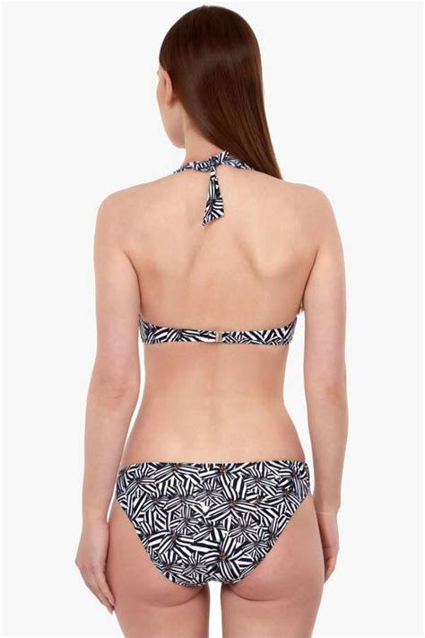 Ayyıldız Siyah Beyaz Çiçekli Bikini Takımı T