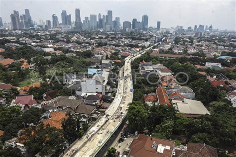 PEMBANGUNAN JALAN LAYANG NON TOL TENDEAN CILEDUG ANTARA Foto