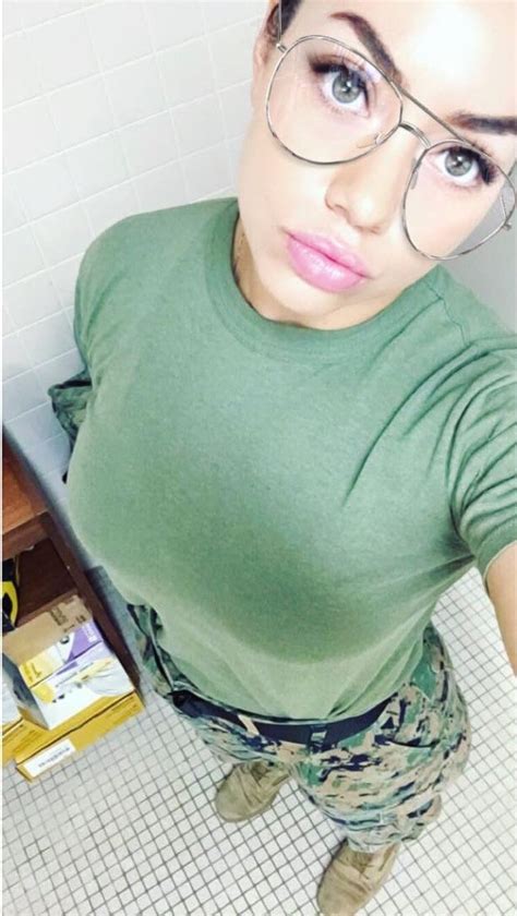 Glasses With An Amazing Figure Porn Pic