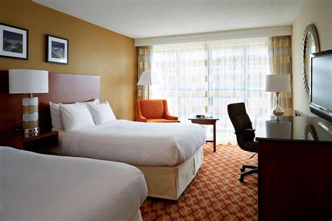 Hotel Rooms in Ottawa's City Centre | Ottawa Marriott Hotel