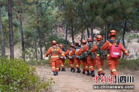 四川森林消防员坚守防火一线守护万家灯火—中国新闻网·四川新闻