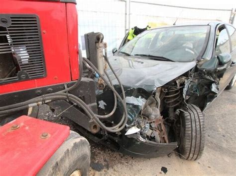 Wypadek w Kielcach Zderzyły się ciągnik i samochód osobowy Echo Dnia