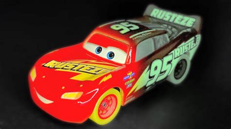 Mattel Glow Racers Lightning McQueen No 95 Rust Eze Glow In The Dark