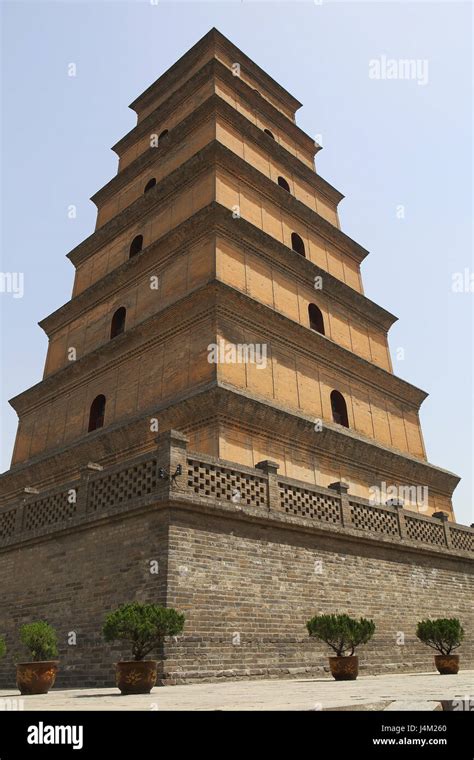 Giant Wild Goose Pagoda, Xian, China Stock Photo - Alamy