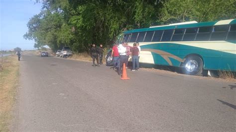 Camión foráneo casi vuelca por esquivar a un borracho en Ahome Luz