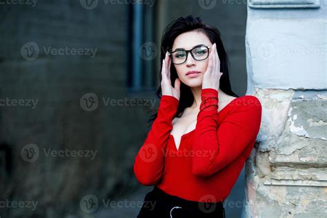 Portrait Of A Beautiful Hipster Girl In Glasses Beautiful Eyes Beautiful Smile Vision