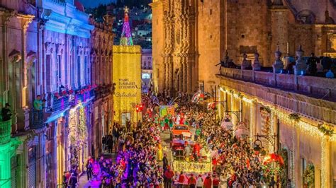 Asisten Mil Personas A Presenciar El Desfile De Navidad Celebremos