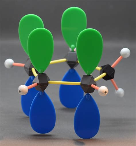 Illustrated Glossary of Organic Chemistry - Cyclopentadiene (cyclopenta ...