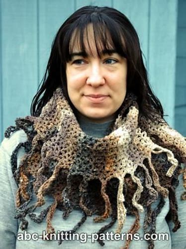 Ravelry Easy Fringed Cowl Pattern By Elaine Phillips