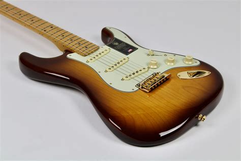 Fender 75th Anniversary Commemorative Strat Maple Fingerboard 2 Color Bourbon Burst W Ohsc