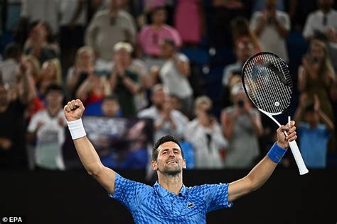 Novak Djokovic reçoit une énorme ovation de la foule de Melbourne pour