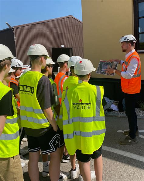 Bautechnik Sch Ler Innen Besichtigen Ziegelwerk Tondach Wienerberger