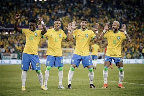 Coupe Du Monde Le Br Sil De Neymar Frappe Fort Et Rejoint Les