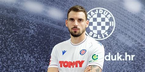 Hajduk Predstavio Prvo Ovoljetno Poja Anje Stigao Je Brani