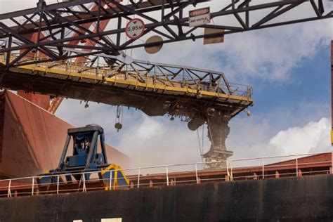 Porto do Itaqui bate recorde histórico de movimentação de cargas em