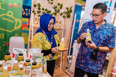 Siaran Pers Menparekraf Borong Produk UMKM Di Pameran AKI 2023