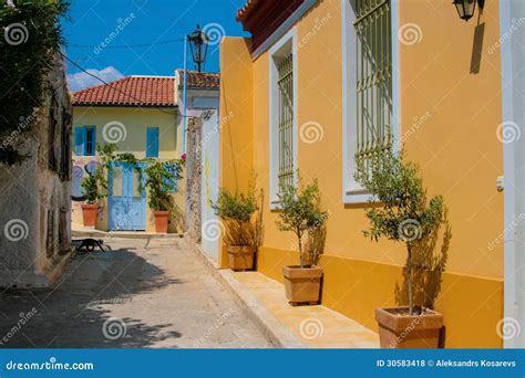 Calle Colorida Tradicional En Plaka Atenas Foto De Archivo Imagen De