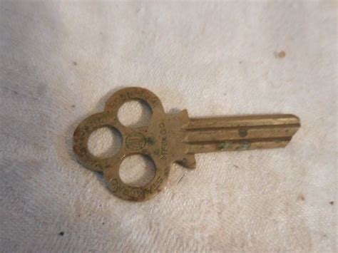 Vintage Yale Mfg Co Silver Tone Key Stamford Ct YALE TOWNE Flat