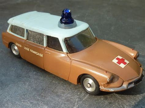 CIJ Citroën DS 19 break ambulance 1 43 scale Made in France Citroen