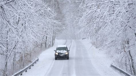 Milwaukee Road Conditions Multiple Crashes Icy Slippery Stretches