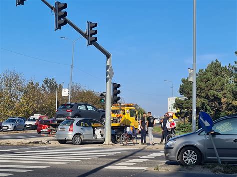 Sudar više vozila u Pančevu na raskrsnici ka Vršcu