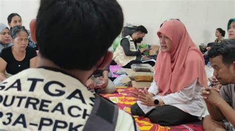 Kunjungi Korban Kebakaran Wakil Ketua Dprd Kota Surabaya Minta Pemkot