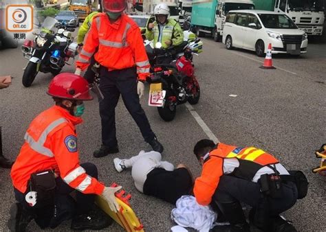 葵涌道女學神駕電單車撼貨車尾 倒地輕傷送院｜即時新聞｜港澳｜oncc東網