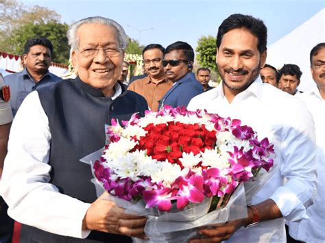 Andhra Pradesh Cm Sees Off Outgoing Governor