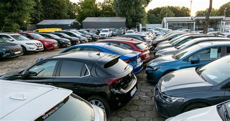 Jak rozpoznać auto po zalaniu Nie chodzi tylko o plamy Motoryzacja w