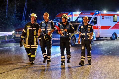 Zwei Tote Und Vier Schwerverletzte Bei A7 Unfall Zwei Kinder Im Wagen