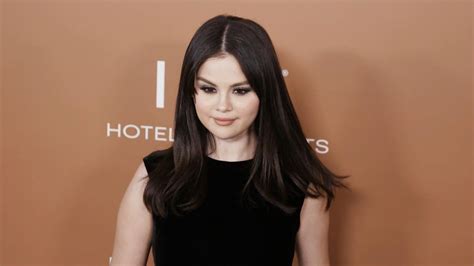 Selena Gomez Says She S Taking A Break From Social Media Inside Edition